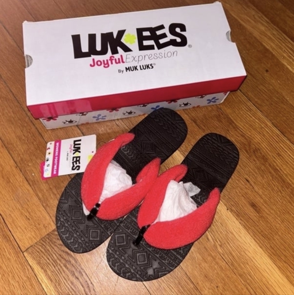 NIB MK Luks Lukee’s Red / Black Cloth Thong puffy & soft thong sandal Women's 9